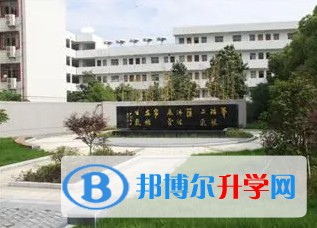 句容市第三中學(xué)地址，乘車路線